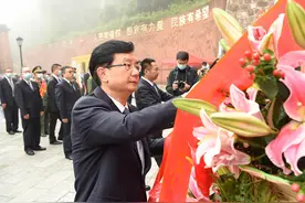 快讯丨楚雄州2021年烈士纪念日向人民英雄敬献花篮仪式举行图片