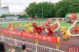 舞龙舞狮还有奥运元素，这所中学的运动会燃爆了图片