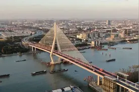 10分钟步行过江！上海这座越江大桥可以“行走”！【小交带侬慢行上海】图片