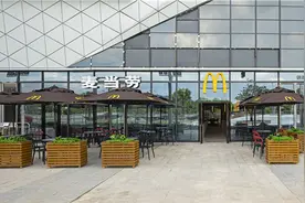麦当劳中国首家低碳生活体验店落户广东揭阳万达广场 环保充电单车全国首发图片