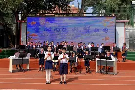 童心向党，礼赞祖国！青岛太平路小学举行“向国旗敬礼”庆祝国庆节暨学校艺术节开幕活动图片