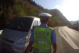 男子高速公路违停，居然声称“困了，我就停在这休息下” | 一线微观图片