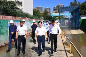 驿城区委书记深入金科·君悦公馆在建工地现场视察指导图片