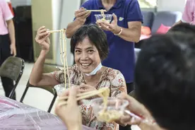 同吃“国庆面”为祖国庆生！佛山顺德市民点赞这项“新民俗”图片