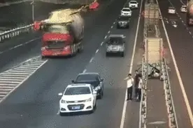 高速公路发生事故怎么办？教科书来了图片
