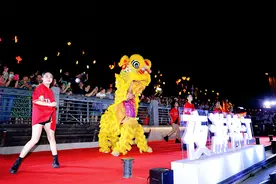 大运主题游船亮相“夜游锦江”国庆上新图片