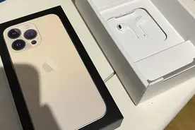 法国版iPhone 13型号的包装盒中仍包含EarPods耳塞图片
