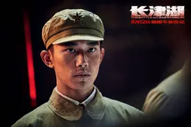 易烊千玺：伍万里是观众认识战场的一个视角｜冰血长津湖·封面会客厅图片