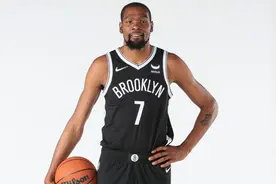 杜兰特：外界的声音对我们球队不会有太大的影响图片