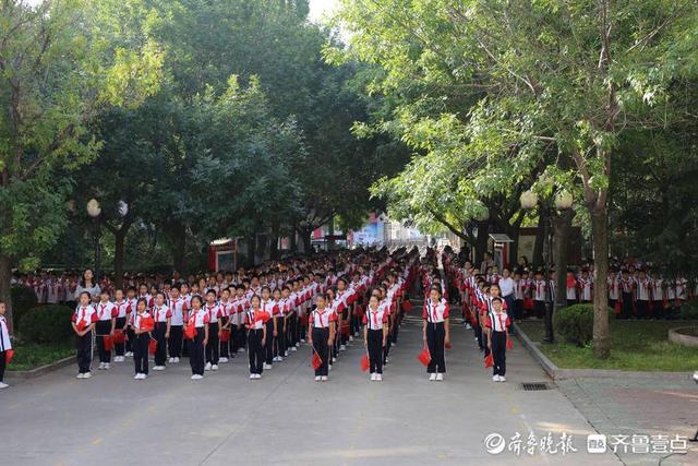 ����ҳ���ͯ�������������صڶ�ʵ��Сѧ����ӭ����