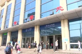 国庆“黄金周”第一天，济南火车站开启“人从众”模式图片