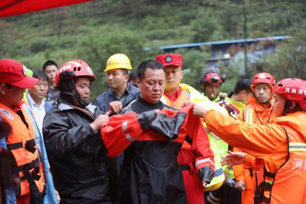 神庙逃亡兑换码神鹰（痛心雨夜勇救群众）