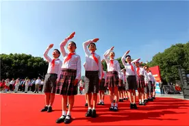 祖国颂｜升国旗，奏国歌！今天的上海，太燃了图片