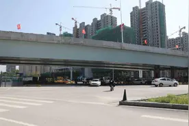 62米跨度刷新纪录，济安桥路跨线桥主线10月1日通车图片