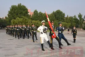 国旗冉冉升起，梦想扬帆起航！郑州大学有支“明星”国旗护卫队图片