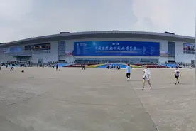VR模拟开歼-20；飞行表演yyds，这届中国航展很好玩图片