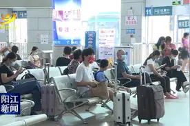 黄金周首日阳江市汽车客运站迎来客流小高峰图片