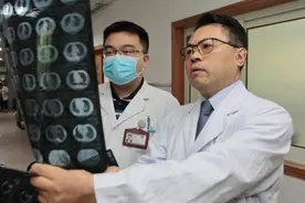 山东省立医院放疗科杨哲：“狙击”肿瘤为生命续航图片