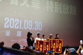 吴京章子怡徐峥沈腾来沪说“父辈”，《鸭先知》还原“第一支广告”历史图片