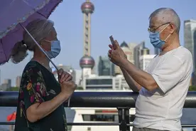 图集｜上海外滩取消光影秀，国庆首日“市内游”热情不减图片