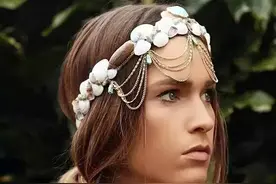 27岁妹子用捡来的贝壳做王冠，惊艳250万网友：“垃圾”也能变艺术？图片