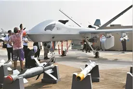 无人机两大明星家族集体亮相中国航展 人气“爆棚”图片