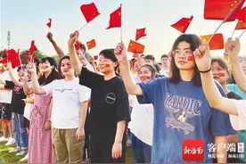 琼台师范学院举办国庆嘉年华活动：青春心向党 欢乐启征程图片