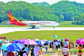 国庆第一天 市民掀起“打卡”热图片