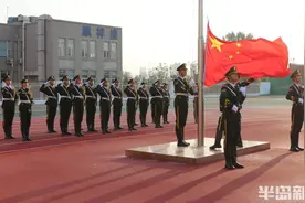 飒！飒！飒！国旗护卫队图片