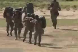 伊朗：应对威胁 在西北边境地区举行军事演习视频封面