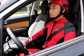 车辆涉水如何自救？消防员现场实操科普→图片