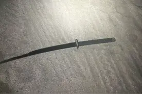 “忍者”深夜突袭机场美军：手持武士刀，砍伤一人砸中一人，已被捕图片