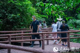 贵州赤水：赏峡谷飞瀑 度国庆假期图片