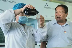 「烟台优秀民营企业家风采」 双塔食品董事长杨君敏：趟过火焰山 开创传统龙口粉丝行业强势崛起新奇迹图片