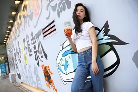 黄金周火出圈！市民游客打卡“解放西”图片