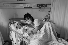 舞蹈老师辞职照顾瘫痪母亲：为妈妈起舞，希望舞蹈给她力量图片