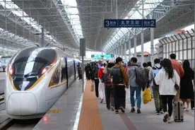 不能随意踩的踏板、隐藏的充电口、能叫外卖……高铁的“秘密”藏不住了图片