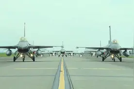 台空军发视频宣称“捍卫领空，永不妥协”，岛内网友：喷口水没有用啊图片