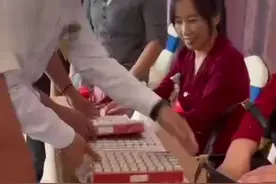 好兄弟结婚男子随礼千元硬币，其妻：他怕新郎像他一样没零花钱图片