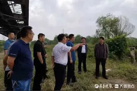 天桥区区委书记韩伟和区长亓伟现场调度黄河防汛工作图片
