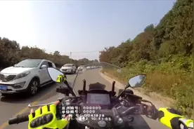 女子手指被车门夹断 新密交警火速护送就医图片