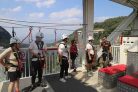杭州小伙来湖南参加好哥们儿婚礼，顺便到张家界体验一把全世界最高蹦极图片