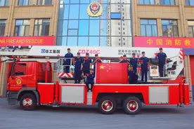 我跟国旗合张影合集｜与国旗同框，与祖国同心，与人民同行图片