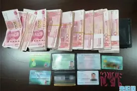 高中生坐高铁回家，书包里的作业变成8万现金图片