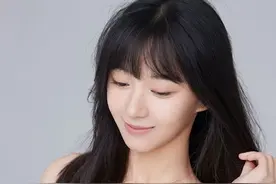 卜冠今初恋感写真清纯扑面 留齐刘海穿白裙温柔雅致图片