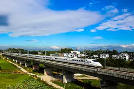 10月11日起，玉林站往返柳州、桂林方向动车组列车继续开行图片