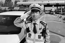 青岛民警李涌在国庆安保执勤任务中牺牲 8年前的这段采访人人泪目视频封面