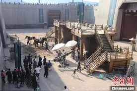 国庆假期“戏不少”浙江横店五十余个剧组在拍图片