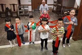 国庆长假办寿宴 石家庄老人喜迎百岁生日！五世同堂乐融融图片