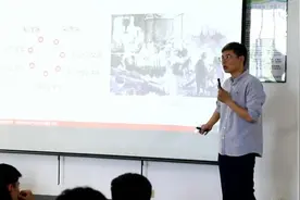联系热点、身份降维、编写段子…思政课老师主动“破圈”成“流量担当”图片